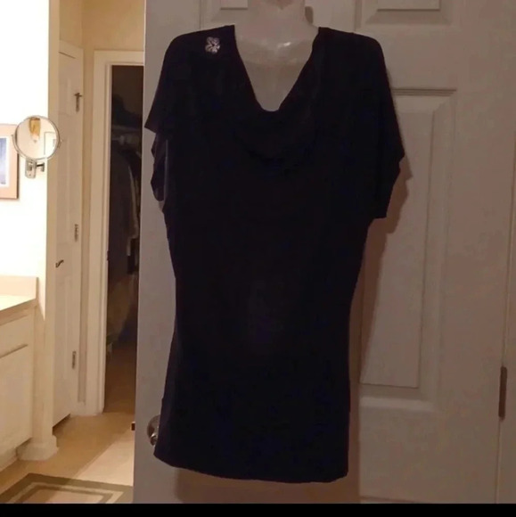 💙🐾Gorgeous black top with sparkly decor and low neckline - Picture 6 of 13